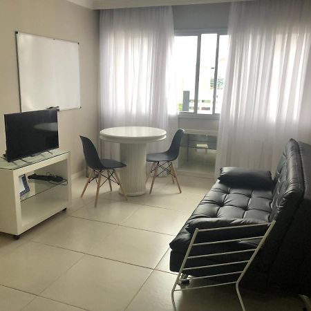 Apartamento Centro/Batel Apartment กูรีตีบา ภายนอก รูปภาพ